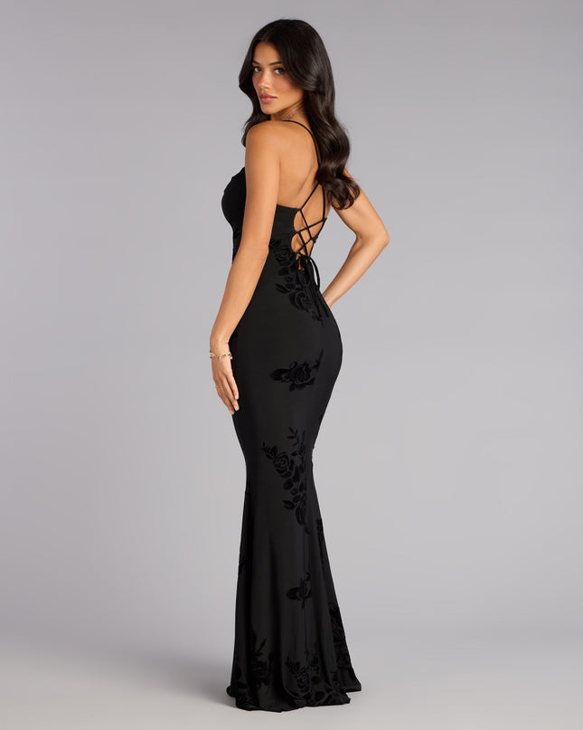 The Arabella Velvet Floral Lace-Up Mermaid Formal Dress is a black prom dress that blends trend-forward design with a flattering fit, perfect for celebrating your night with confidence.