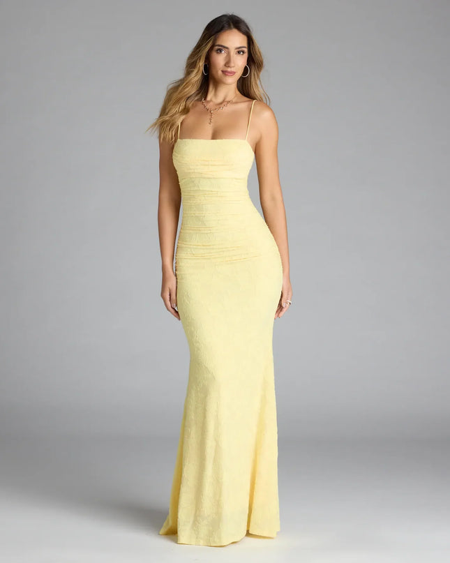 Feel polished and confident in the Alba Cowl Neck Mermaid Floral Formal Dress, a yellow prom dress designed with luxe fabric and modern detail that shows off your vibe.